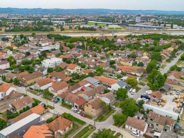 Spratna kuća na Vidovdanskom naselju kod Najlon pijace