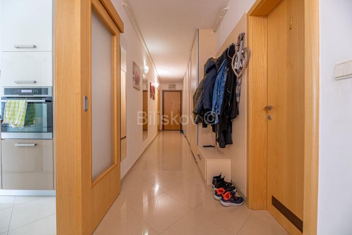 Prodaja Zagreb, Vrbani 3, prekrasan 5soban svijetao stan, v. priz. , balkon