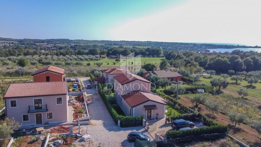 Novigrad, Umgebung! Wunderschöne Villa im Bau, 700 m vom Meer entfernt!