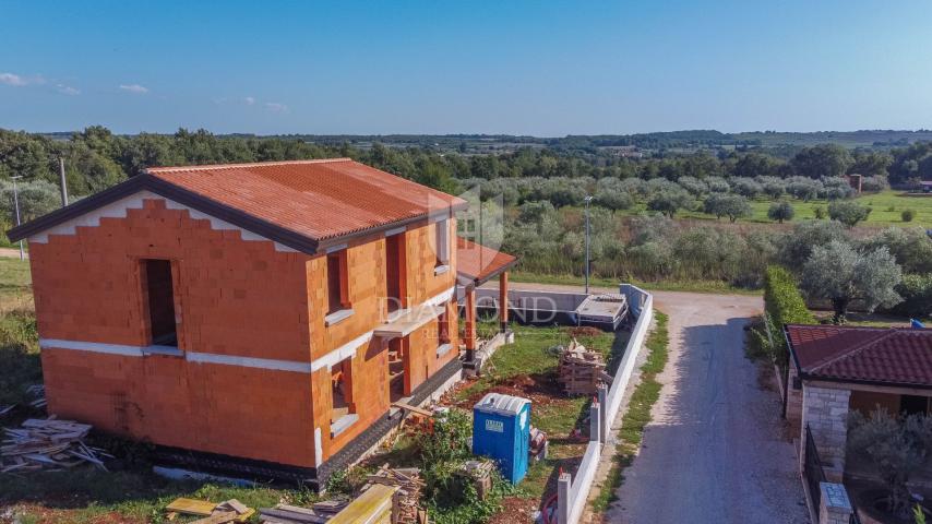 Novigrad, Umgebung! Wunderschöne Villa im Bau, 700 m vom Meer entfernt!