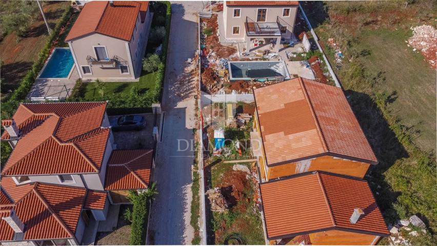 Novigrad, Umgebung! Wunderschöne Villa im Bau, 700 m vom Meer entfernt!