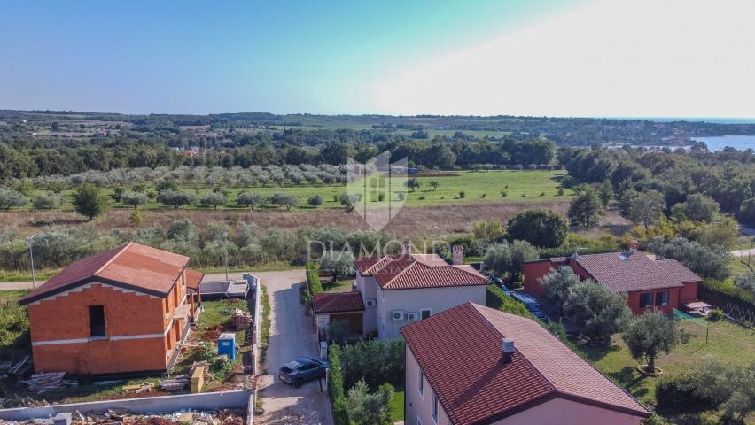 Novigrad, Umgebung! Wunderschöne Villa im Bau, 700 m vom Meer entfernt!