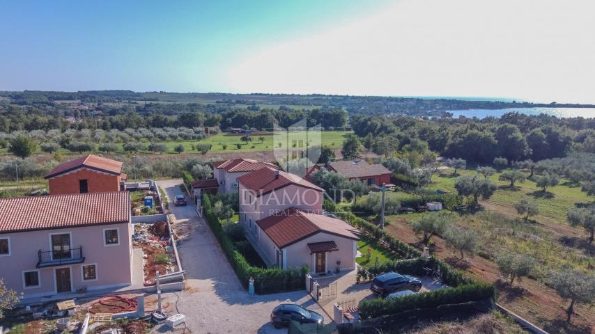 Novigrad, Umgebung! Wunderschöne Villa im Bau, 700 m vom Meer entfernt!