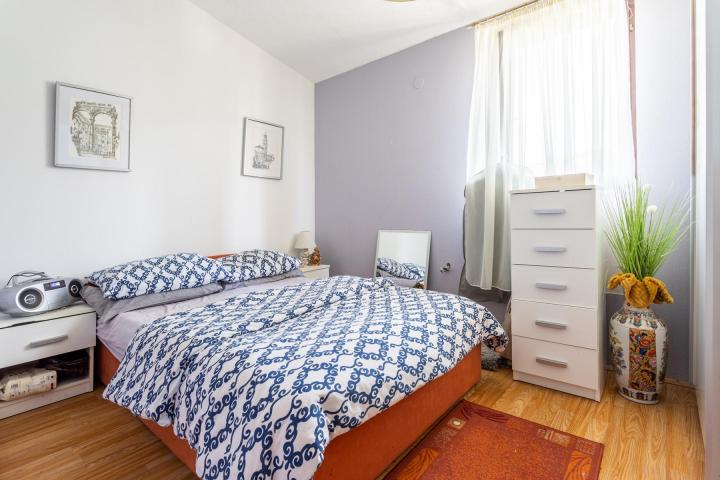 Sevid, renovirana kuća 70 m od mora, NKP 272 m2