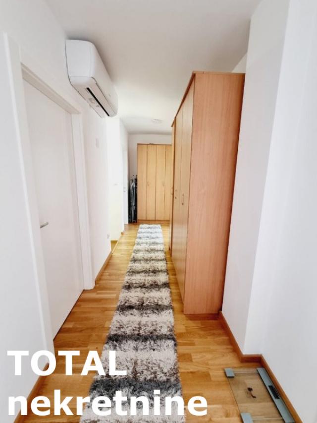 4 Četvorosoban stan NOVI SAD, 169950€