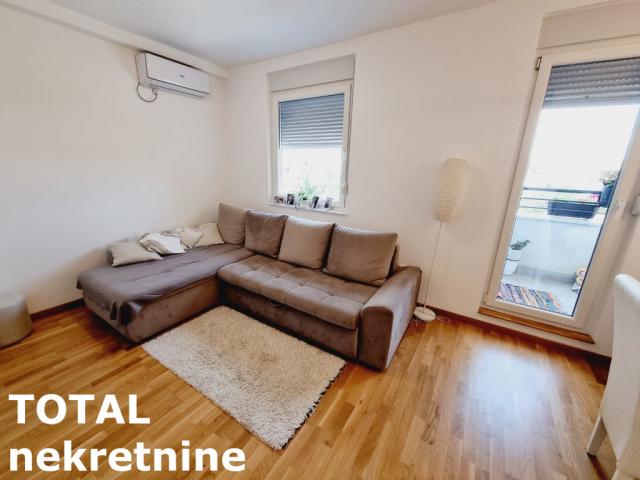 4 Četvorosoban stan NOVI SAD, 169950€