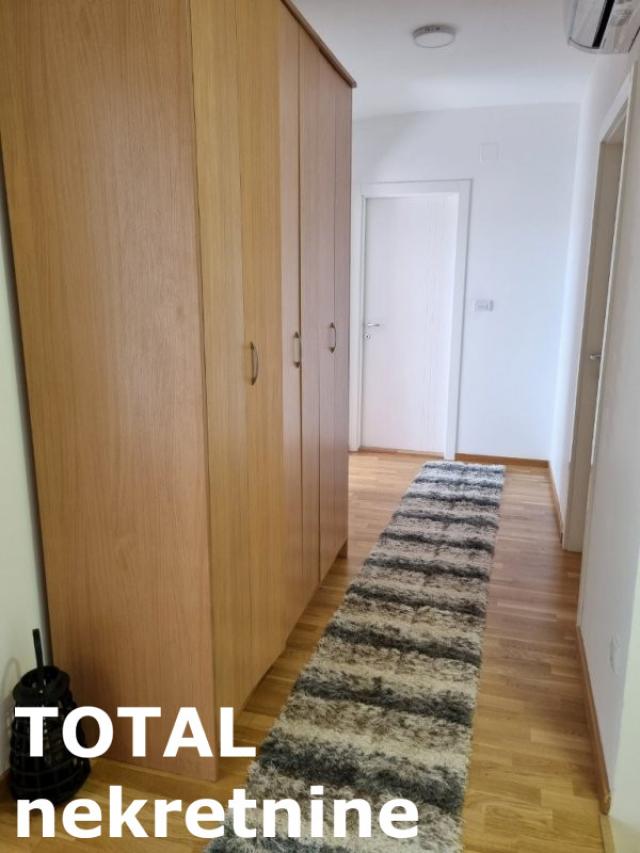 4 Četvorosoban stan NOVI SAD, 169950€