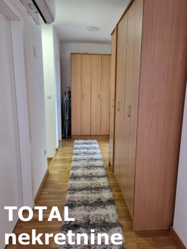 4 Četvorosoban stan NOVI SAD, 169950€