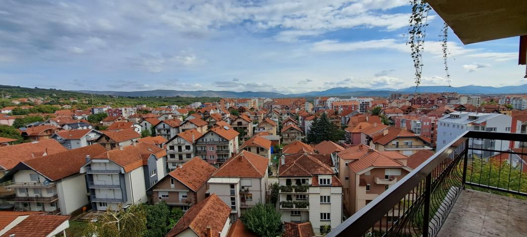 Trosoban stan sa prelepim pogledom na Somborskom bulevaru