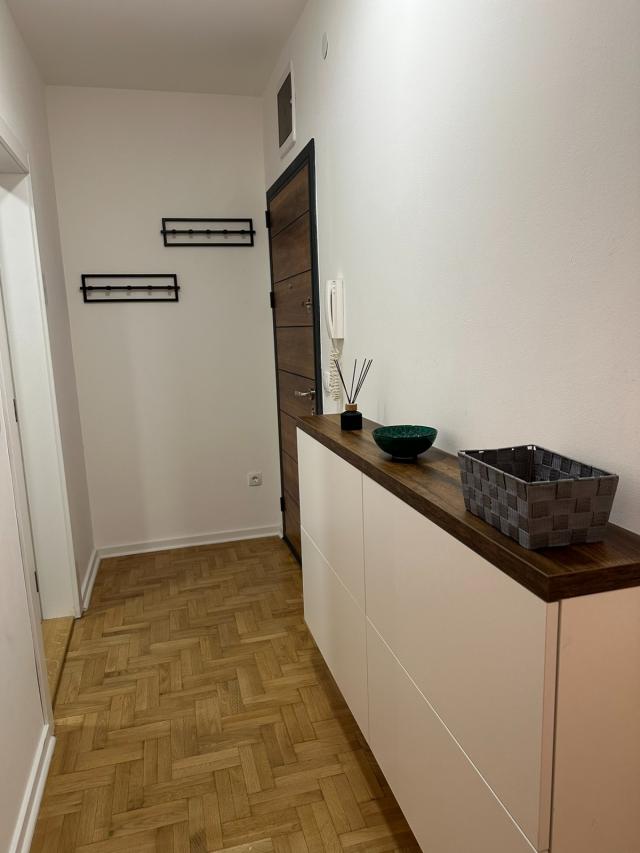 TROSOBAN PET FRIENDLY STAN 62M2 BULEVAR PATRIJARHA PAVLA