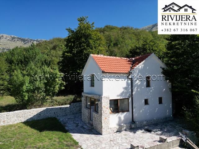 Sale of a 3-house property with an auxiliary building in Vrbanj, Herceg Novi