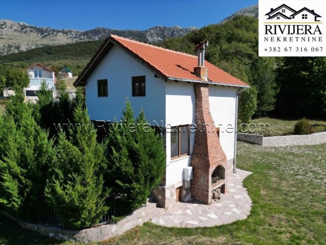 Sale of a 3-house property with an auxiliary building in Vrbanj, Herceg Novi