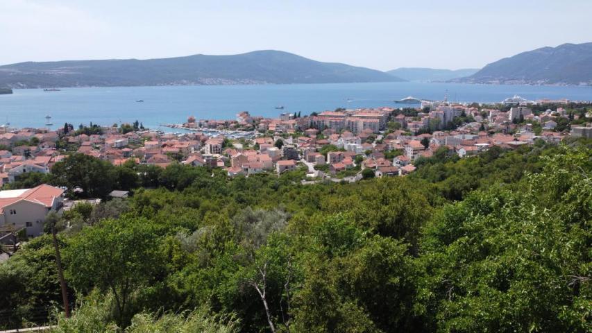 Plot in Tivat 1430 m2 with an approved project for the construction of 2 residential buildings