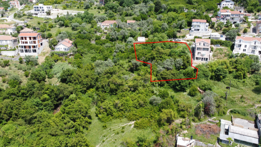 Plot in Tivat 1430 m2 with an approved project for the construction of 2 residential buildings