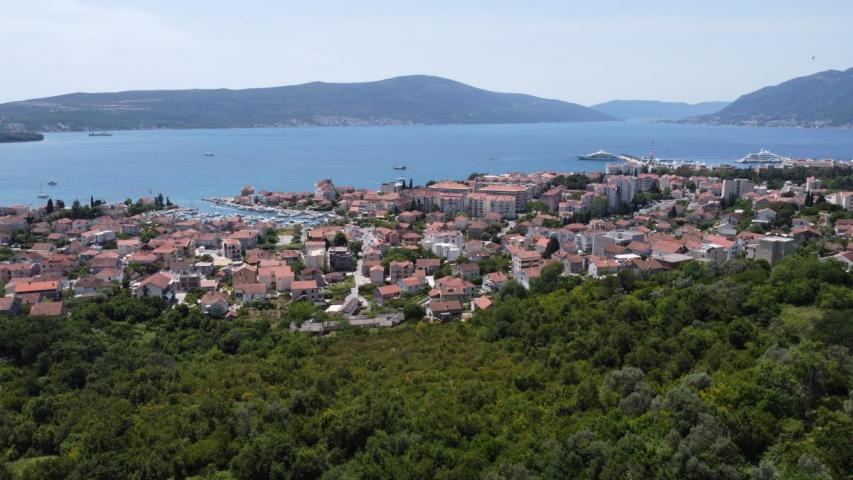 Plot in Tivat 1430 m2 with an approved project for the construction of 2 residential buildings