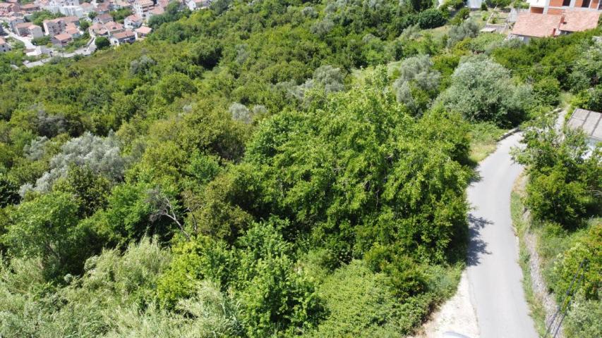 Plot in Tivat 1430 m2 with an approved project for the construction of 2 residential buildings