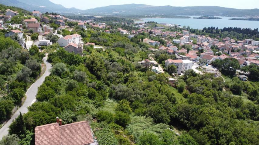 Plot in Tivat 1430 m2 with an approved project for the construction of 2 residential buildings