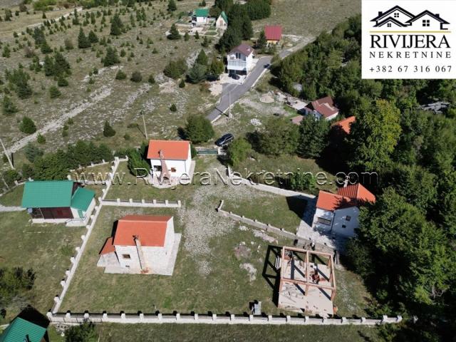 Sale of a 3-house property with an auxiliary building in Vrbanj, Herceg Novi