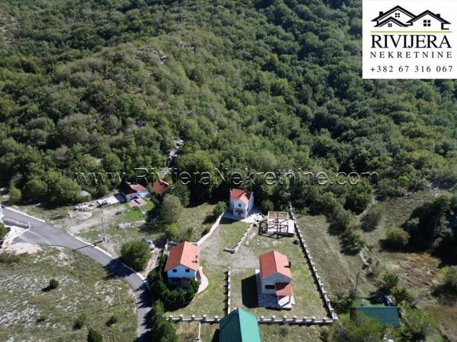 Sale of a 3-house property with an auxiliary building in Vrbanj, Herceg Novi