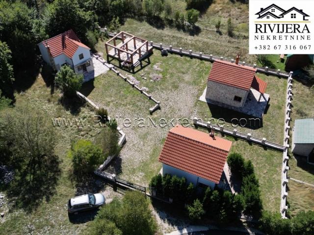 Sale of a 3-house property with an auxiliary building in Vrbanj, Herceg Novi