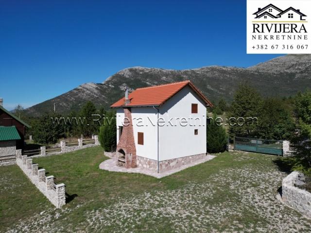 Sale of a 3-house property with an auxiliary building in Vrbanj, Herceg Novi