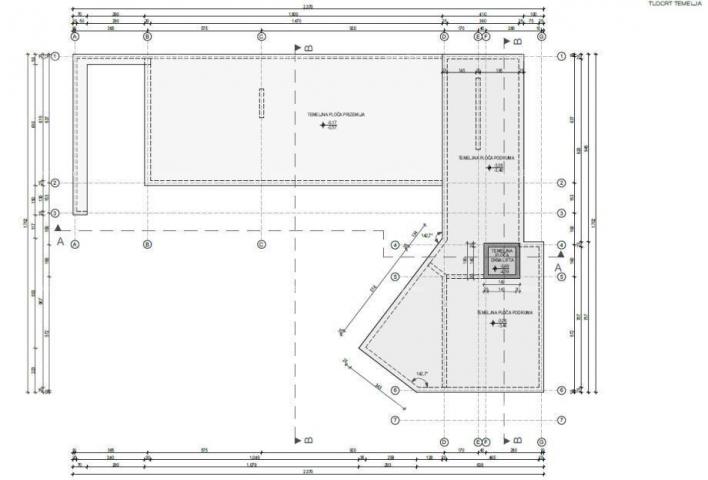 Building land We are selling a plot of land in Bale with a building permit for house construction.