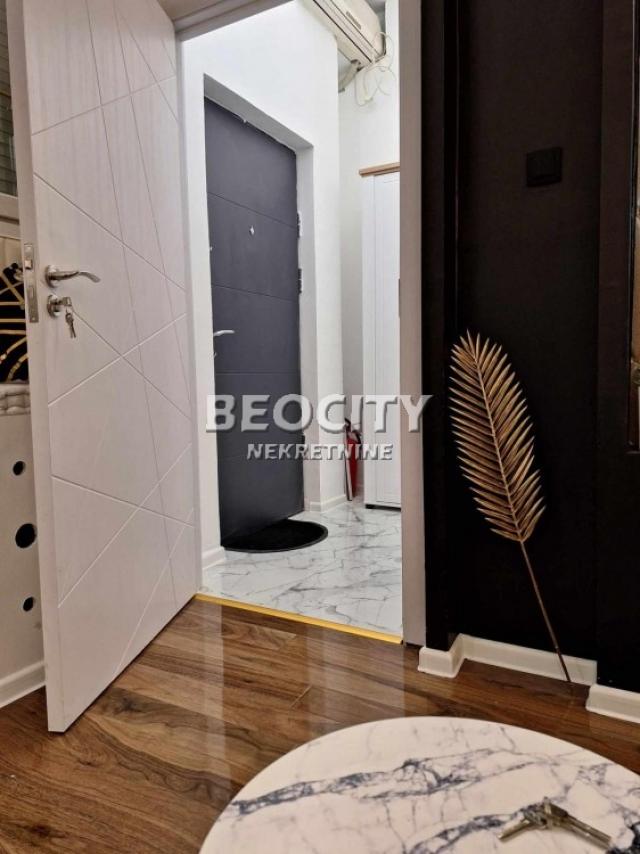 Novi Sad, Centar, Vuka Karadžića, 1. 5, 28m2, 76000EUR