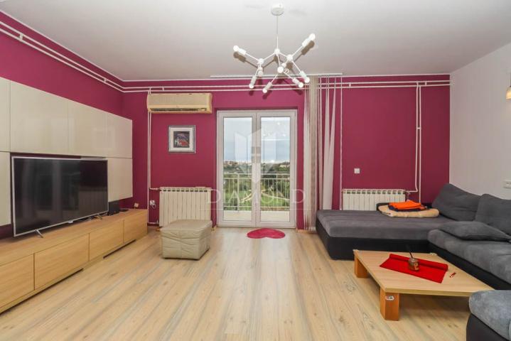 Pula, spacious apartment with a garden in a quiet neighborhood!