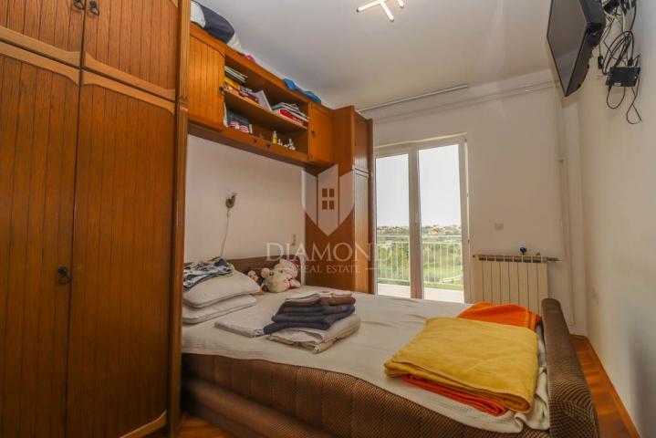 Pula, spacious apartment with a garden in a quiet neighborhood!