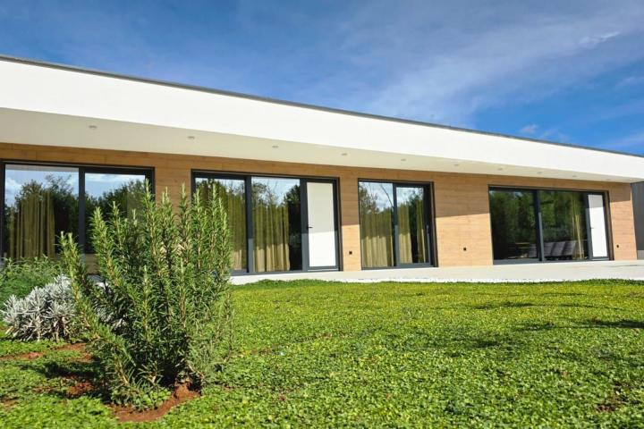 Istra, Labin - moderna samostojeća villa s dva stana i bazenom, NKP 176. 15 m2