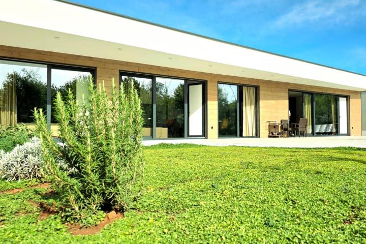 Istra, Labin - moderna samostojeća villa s dva stana i bazenom, NKP 176. 15 m2