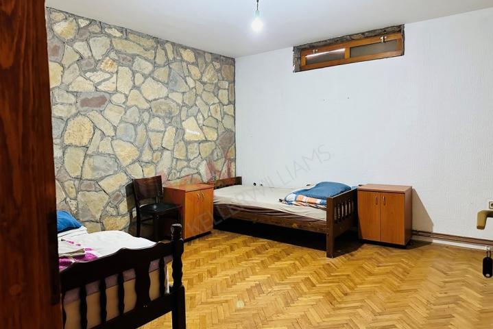 
				Poslovno stambeni objekat, 897, 32m2, Starčevo
			