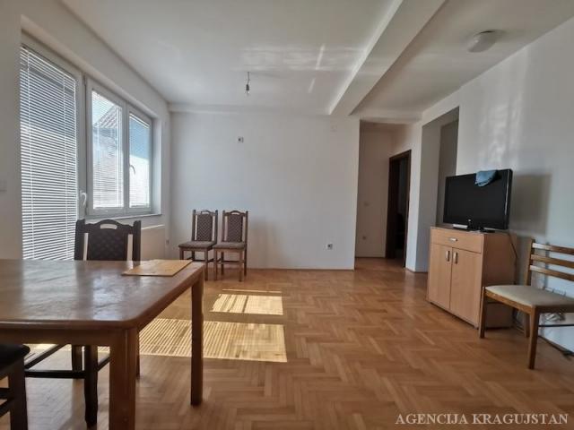 Izdavanje, Stan, 61. 00m2 , Bubanj