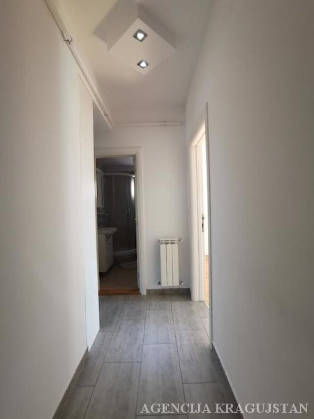 Izdavanje, Stan, 60. 00m2 , Centar