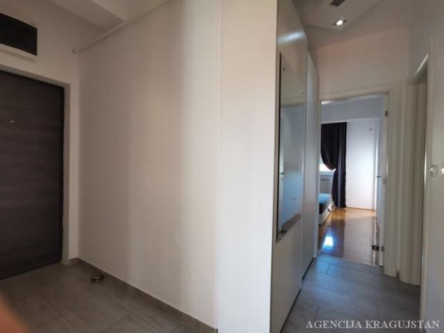 Izdavanje, Stan, 60. 00m2 , Centar