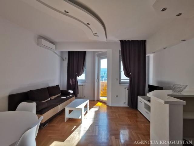 Izdavanje, Stan, 60. 00m2 , Centar