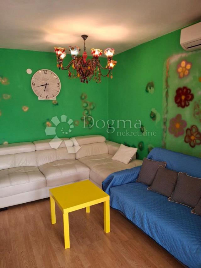 Apartman u Banjolu sa pogledom na more