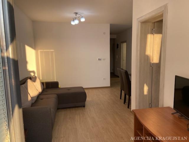 Izdavanje, Stan, 66. 00m2 , Centar