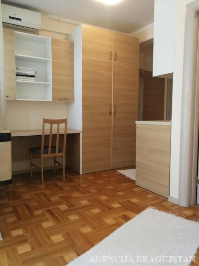 Izdavanje, Stan, 20. 00m2 , Centar