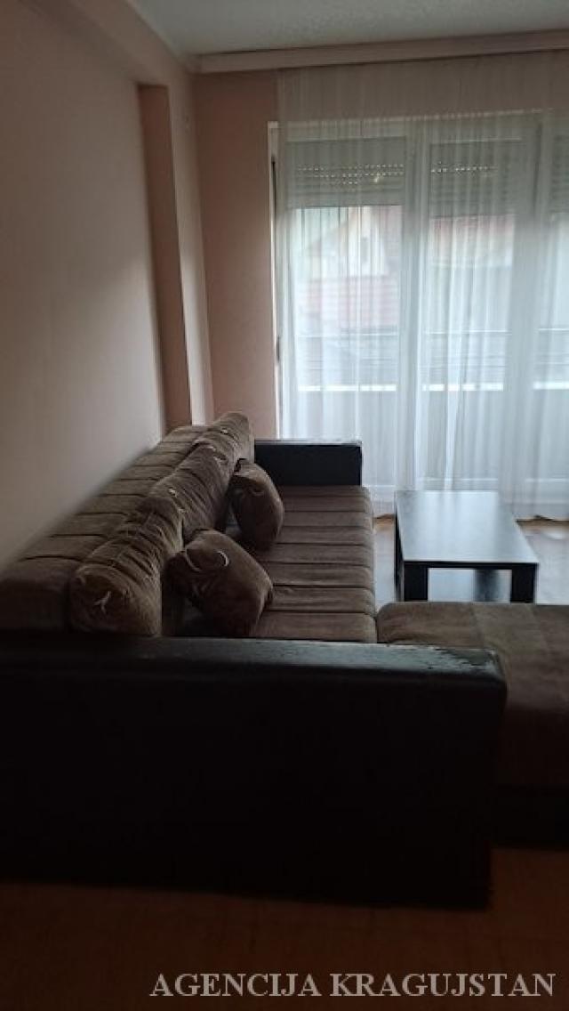 Izdavanje, Stan, 45. 00m2 , Centar