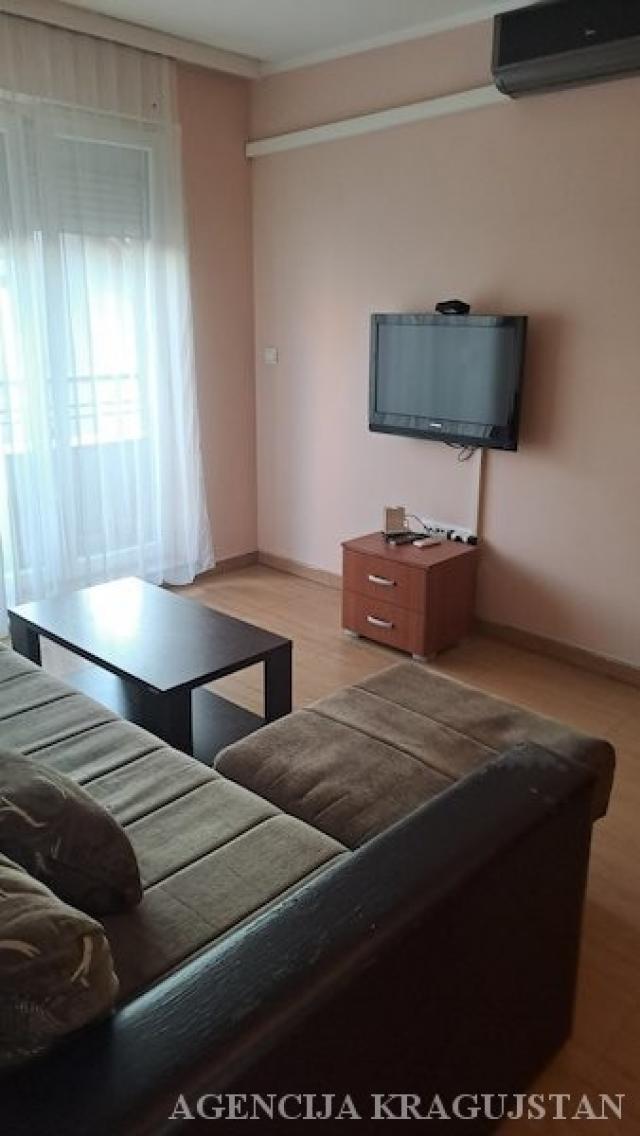 Izdavanje, Stan, 45. 00m2 , Centar