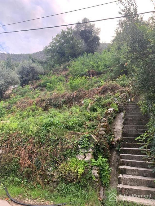 Prodaje se jedinstven plac. Stoliv - prva linija