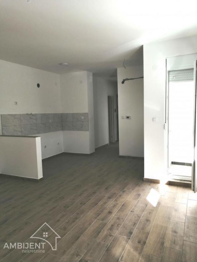 NOVI SAD, PODBARA, DVOIPOSOBAN STAN 55M2