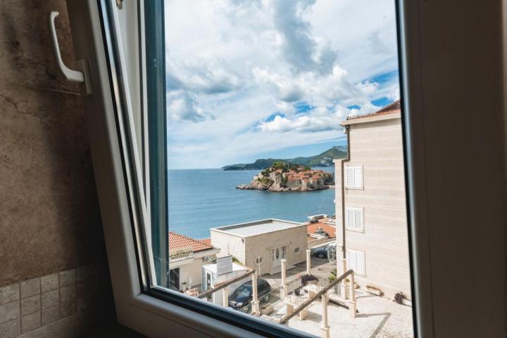 Duplex Apartment for Sale 139 m2, Sveti Stefan, 50m from the Sea, Sea View