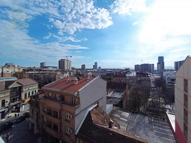 Polunamesten sa pogledom na Beograd