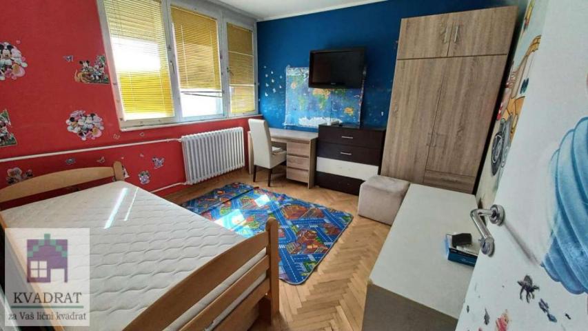 IZDAVANJE! Četvorosoban stan 97 m², VI sprat, Obrenovac – 550 € (NAMEŠTEN)