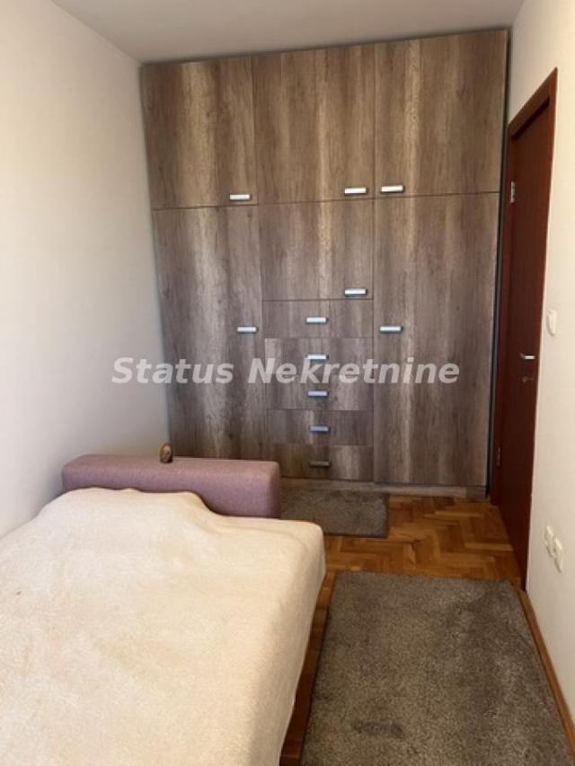 Salajka-Uknjižen Dvosoban stan 44 m2 na Prvom spratu-065/385 8880