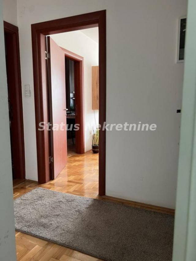 Salajka-Uknjižen Dvosoban stan 44 m2 na Prvom spratu-065/385 8880