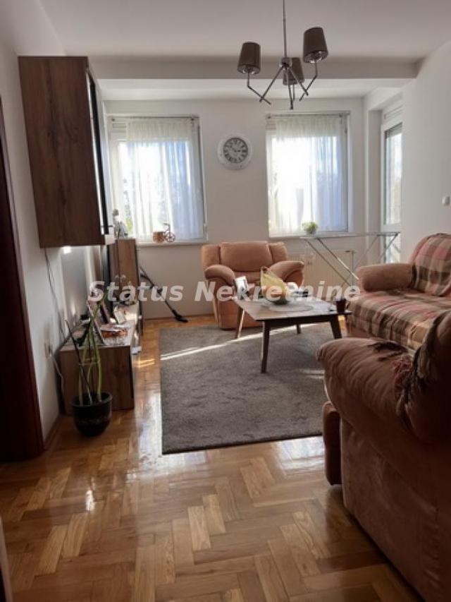 Salajka-Uknjižen Dvosoban stan 44 m2 na Prvom spratu-065/385 8880