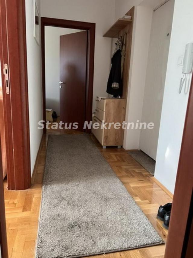 Salajka-Uknjižen Dvosoban stan 44 m2 na Prvom spratu-065/385 8880